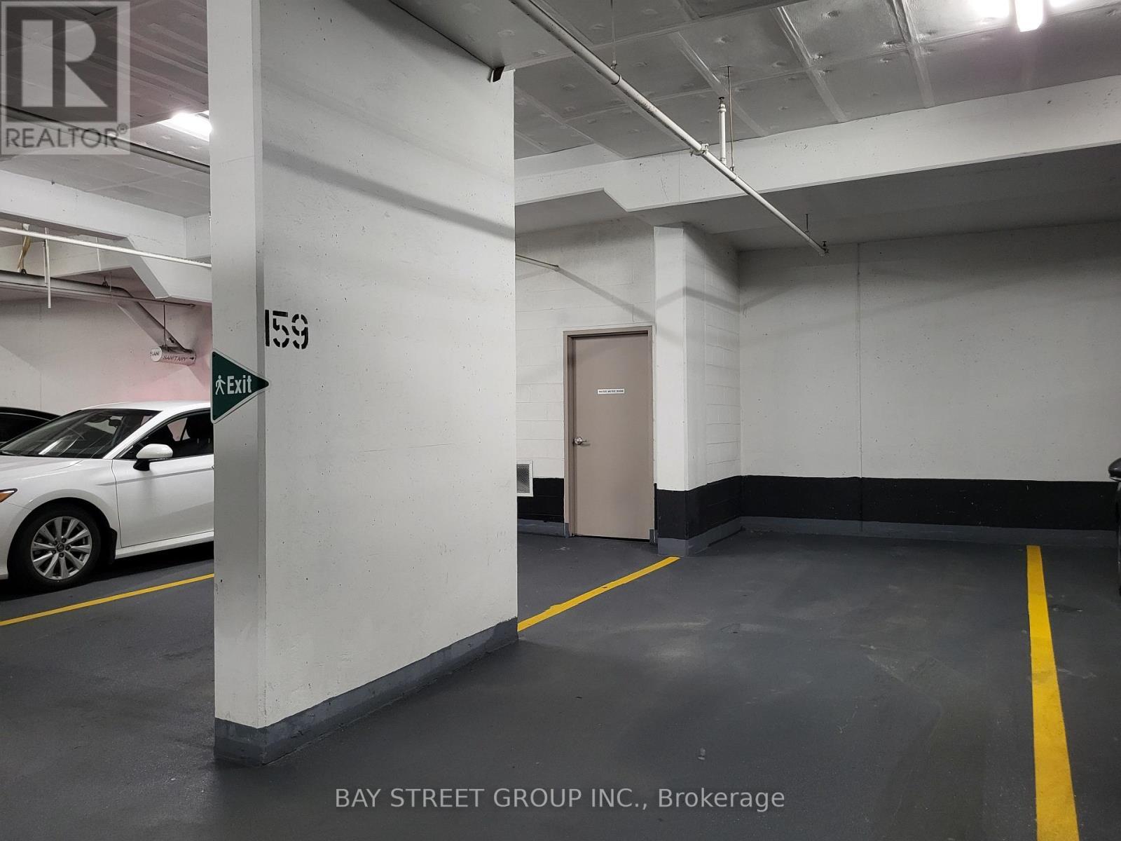 1413 - 15 Greenview Avenue, Toronto, ON - Indoor Photo Showing Garage