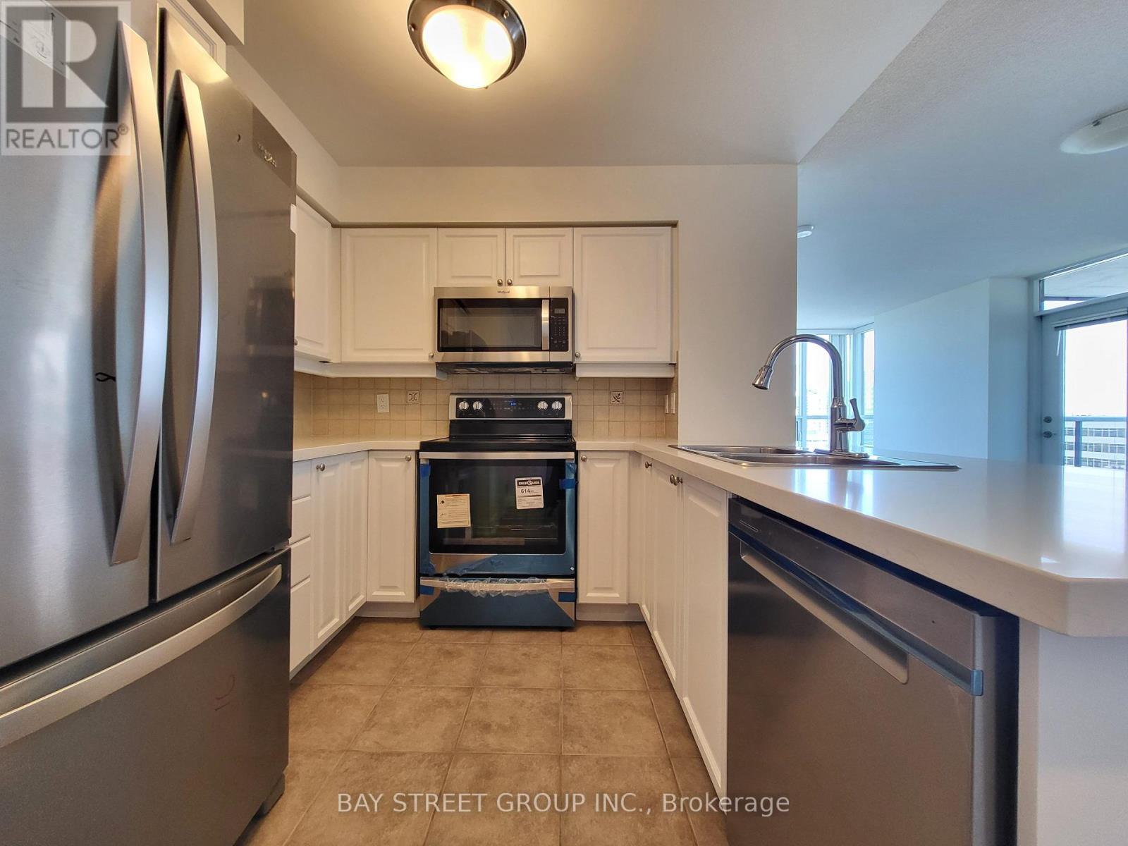1413 - 15 Greenview Avenue, Toronto, ON - Indoor Photo Showing Kitchen With Double Sink
