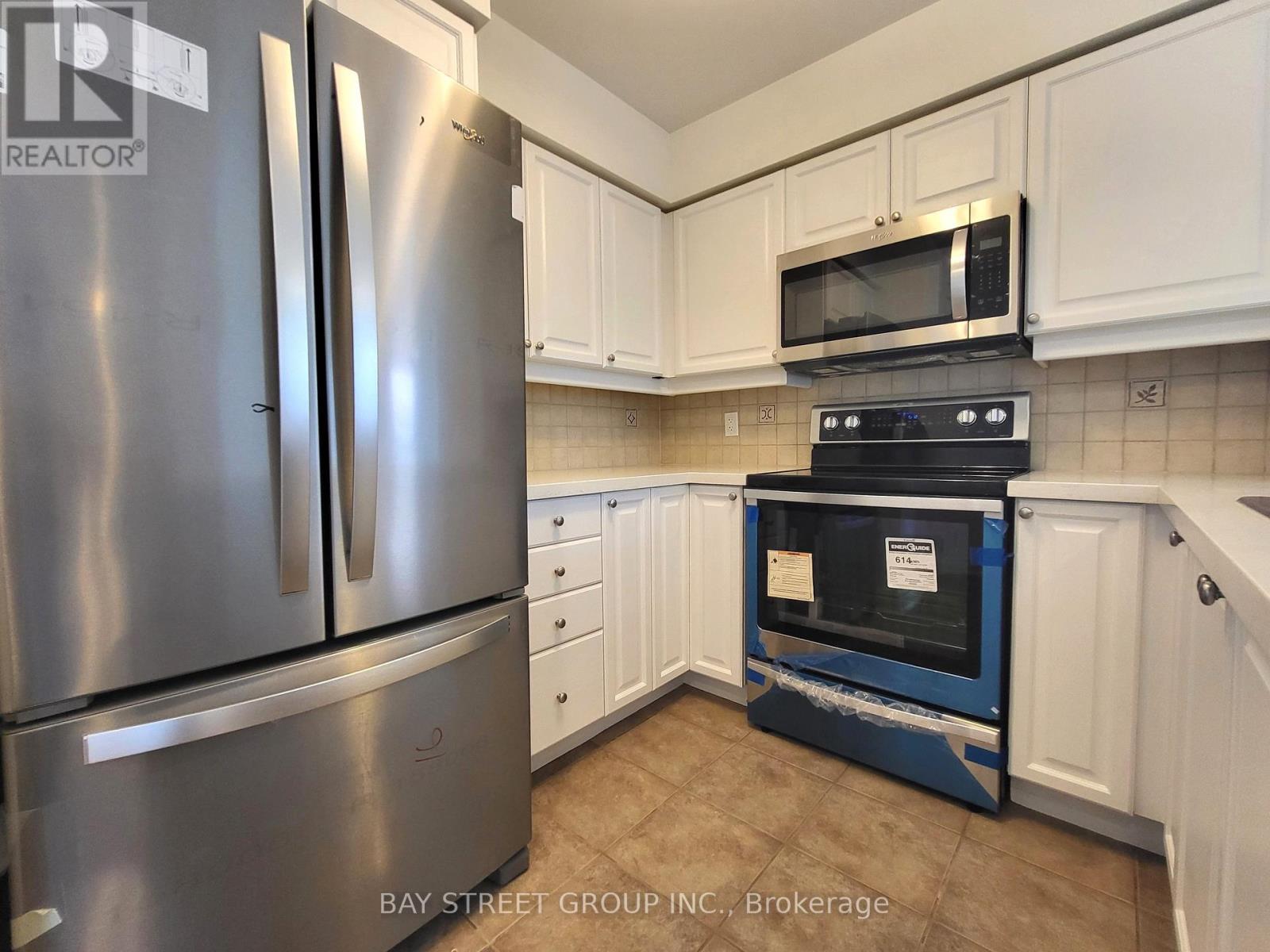 1413 - 15 Greenview Avenue, Toronto, ON - Indoor Photo Showing Kitchen