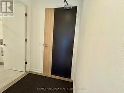 Bold graphic Front door / Foyer area -