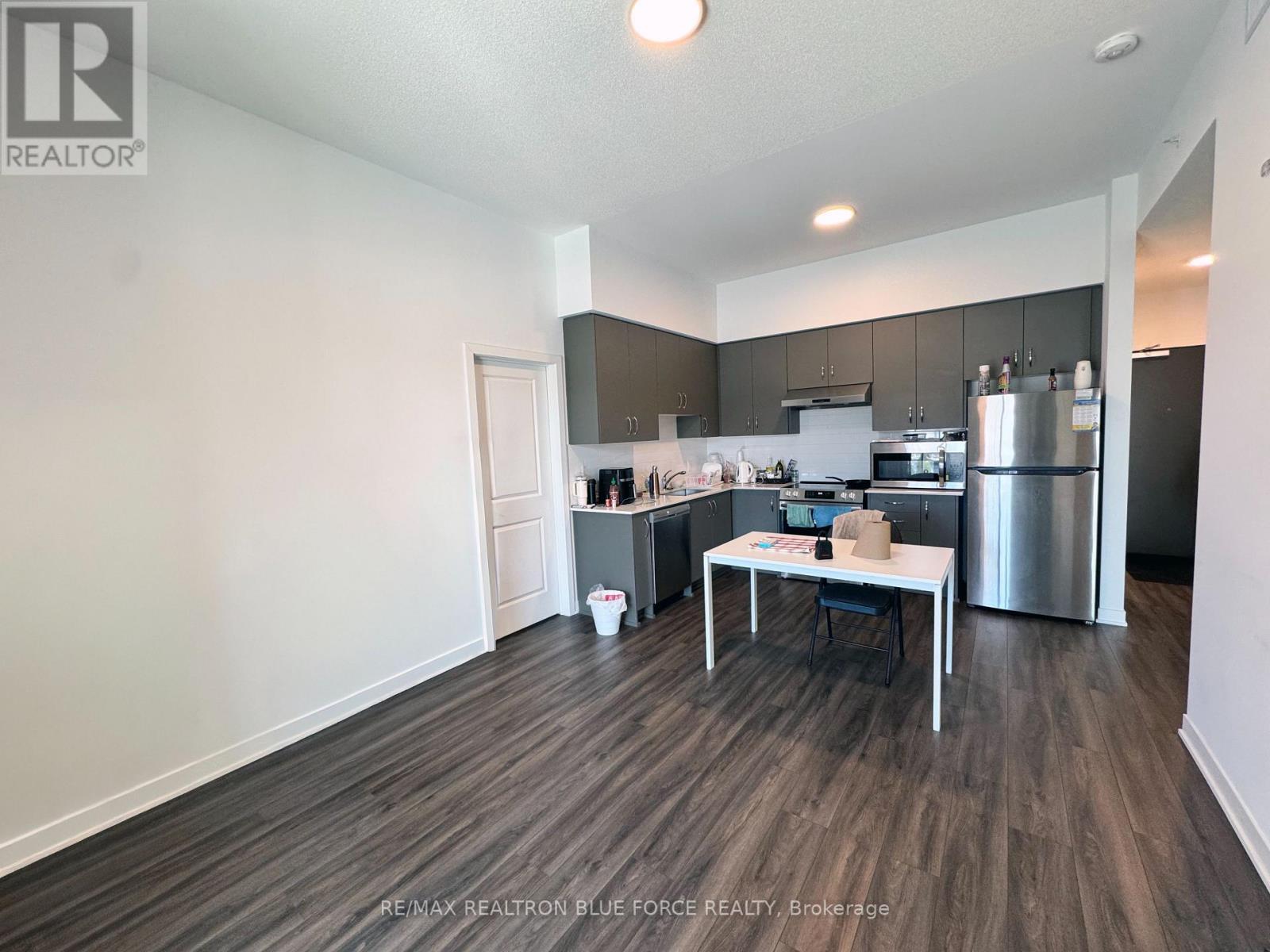 109 - 385 Arctic Red Drive, Oshawa, ON - Indoor Photo Showing Kitchen