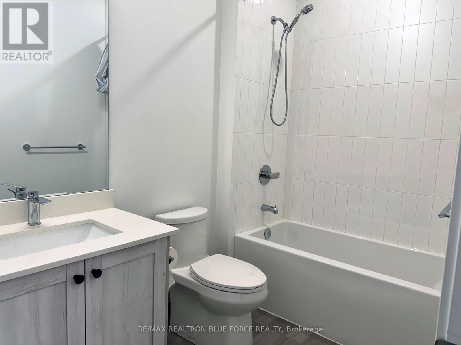 109 - 385 Arctic Red Drive, Oshawa, ON - Indoor Photo Showing Bathroom