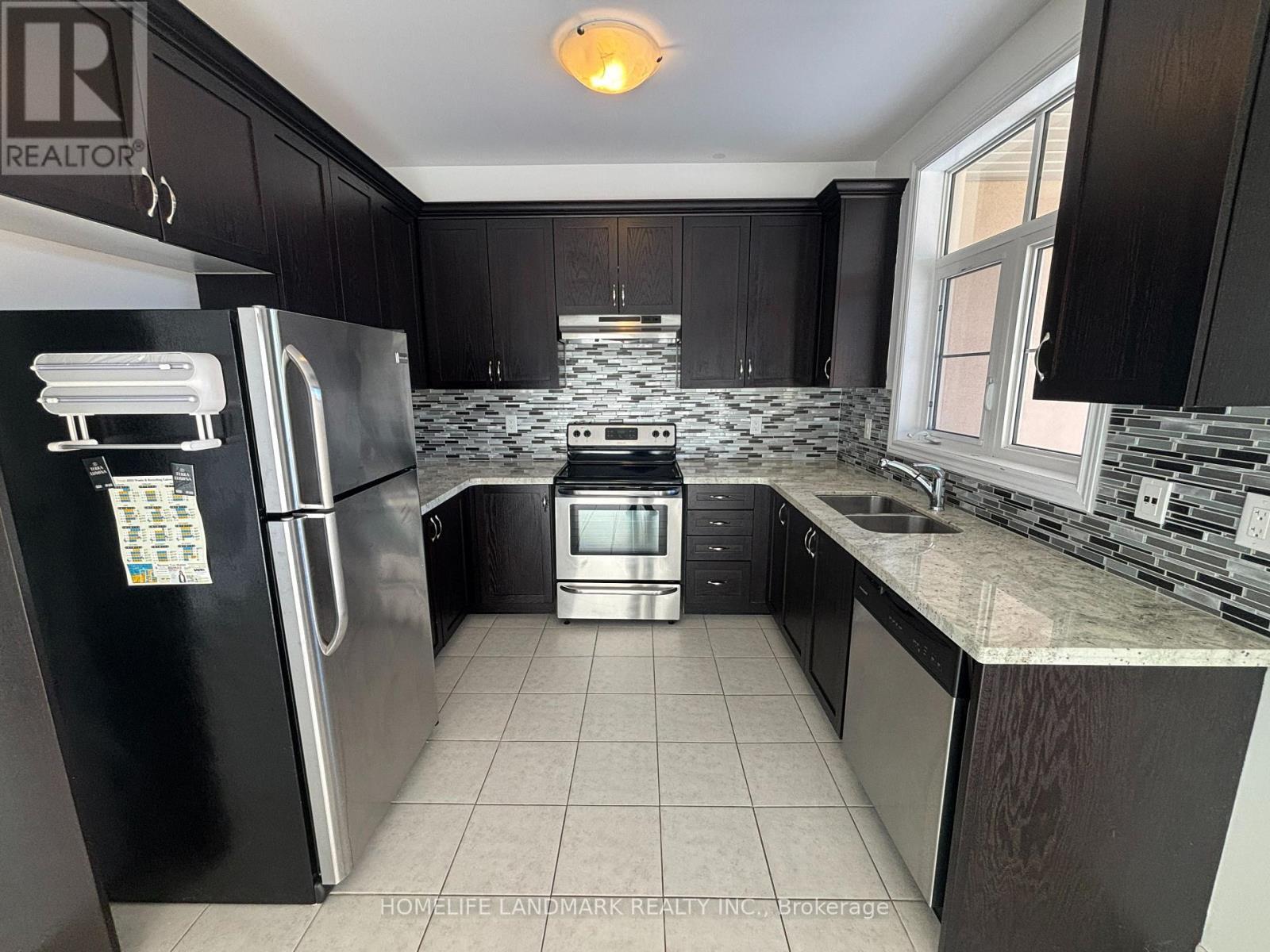 88 Grand Trunk Avenue, Vaughan, ON - Indoor Photo Showing Kitchen With Stainless Steel Kitchen With Double Sink With Upgraded Kitchen