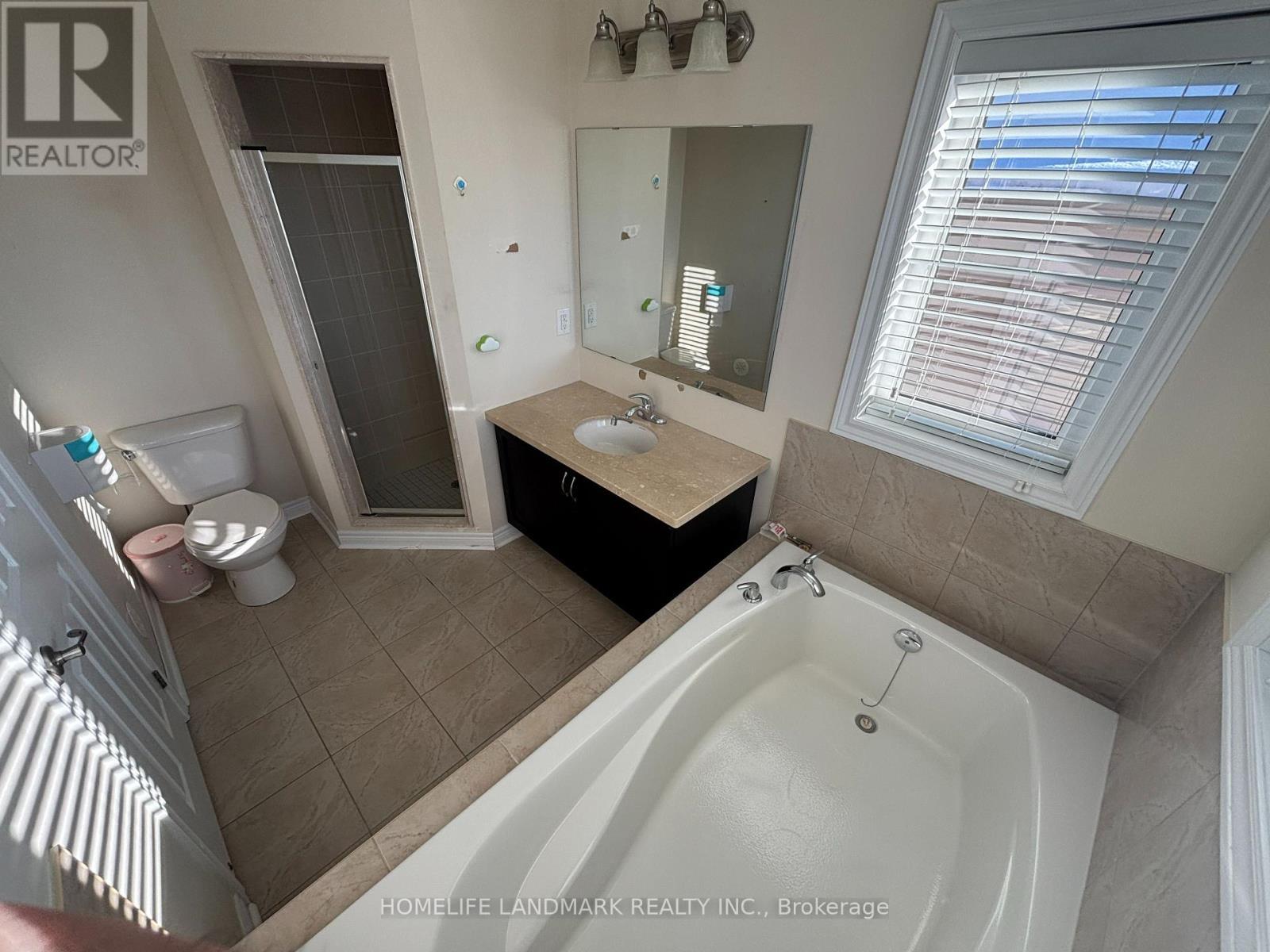 88 Grand Trunk Avenue, Vaughan, ON - Indoor Photo Showing Bathroom