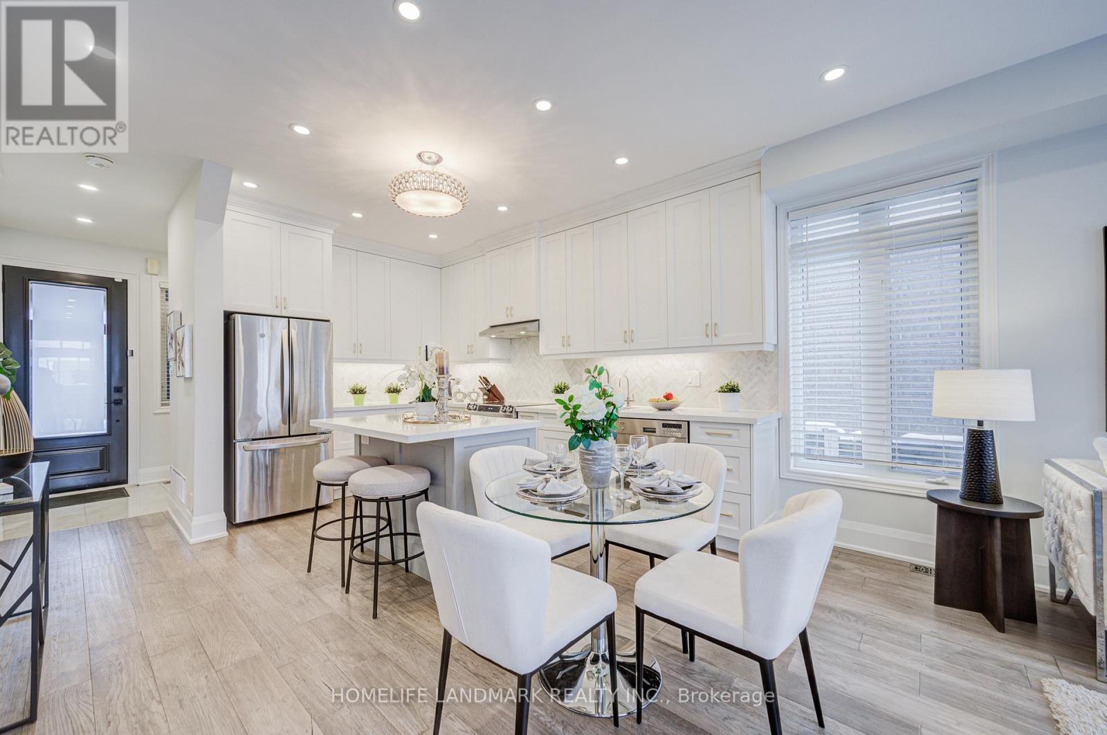 16 Gauguin Avenue, Vaughan, ON - Indoor Photo Showing Dining Room