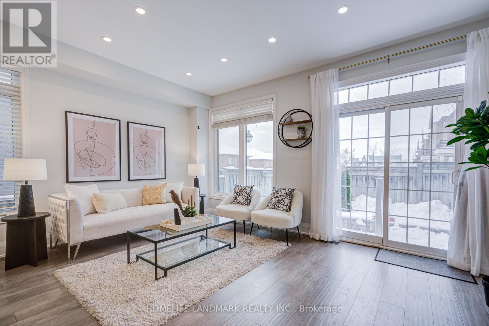 16 Gauguin Avenue, Vaughan, ON - Indoor Photo Showing Living Room