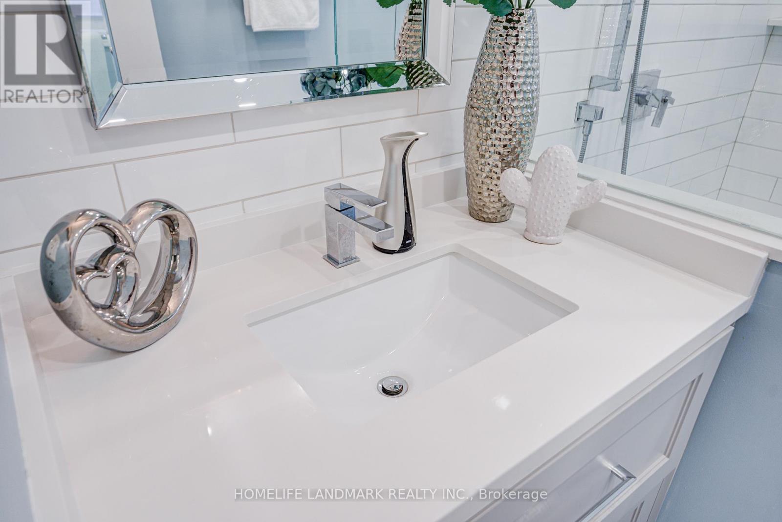 16 Gauguin Avenue, Vaughan, ON - Indoor Photo Showing Bathroom