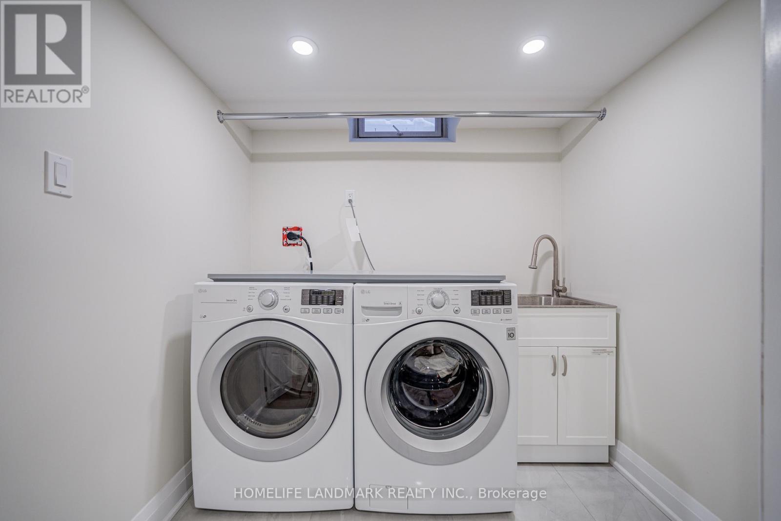 16 Gauguin Avenue, Vaughan, ON - Indoor Photo Showing Laundry Room
