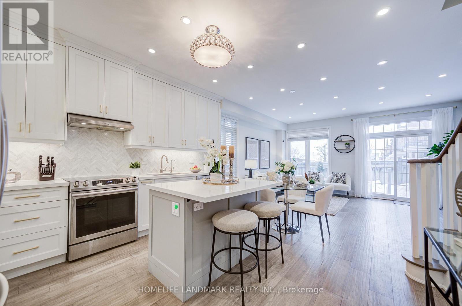 16 Gauguin Avenue, Vaughan, ON - Indoor Photo Showing Kitchen With Upgraded Kitchen