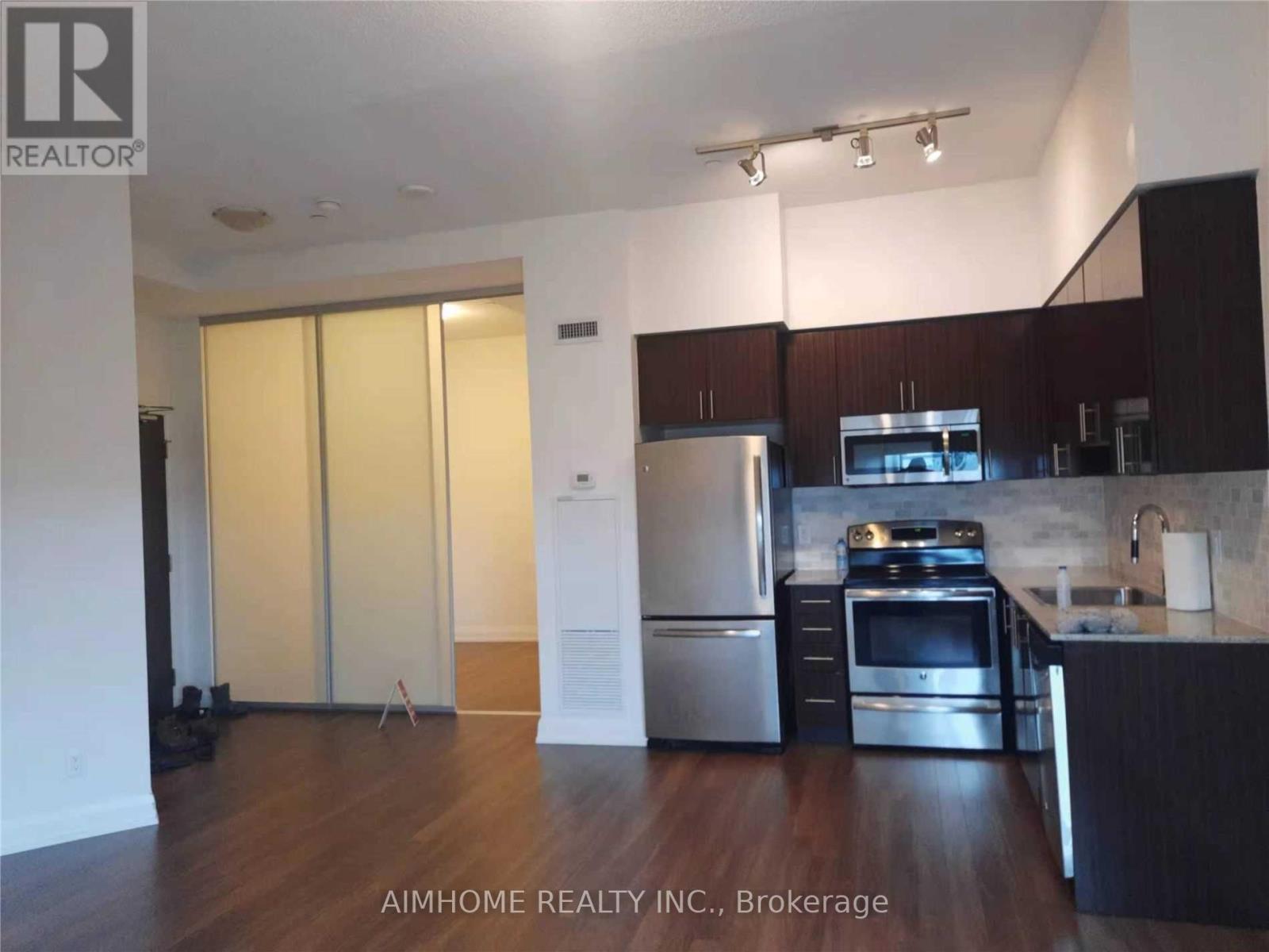 321 - 7161 Yonge Street, Markham, ON - Indoor Photo Showing Kitchen