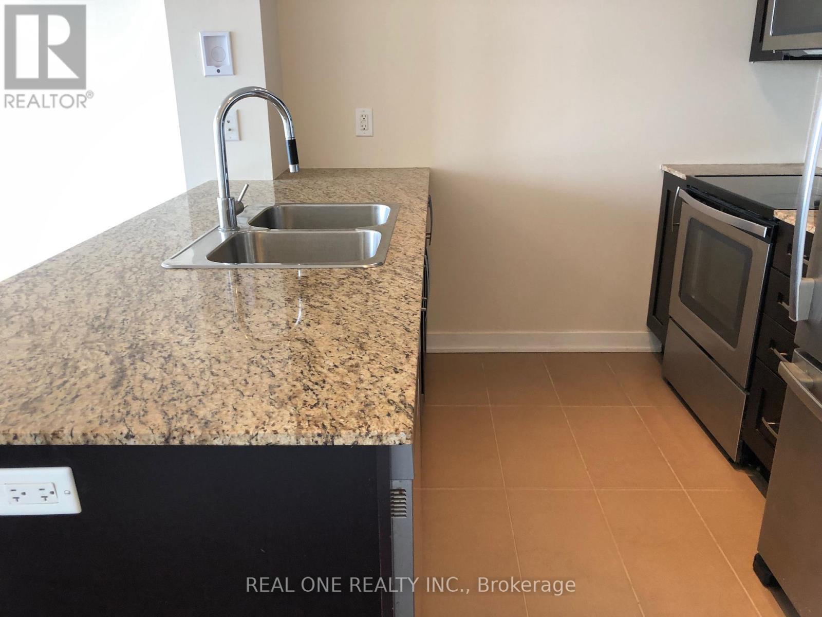 3908 - 4070 Confederation Parkway, Mississauga, ON - Indoor Photo Showing Kitchen With Double Sink