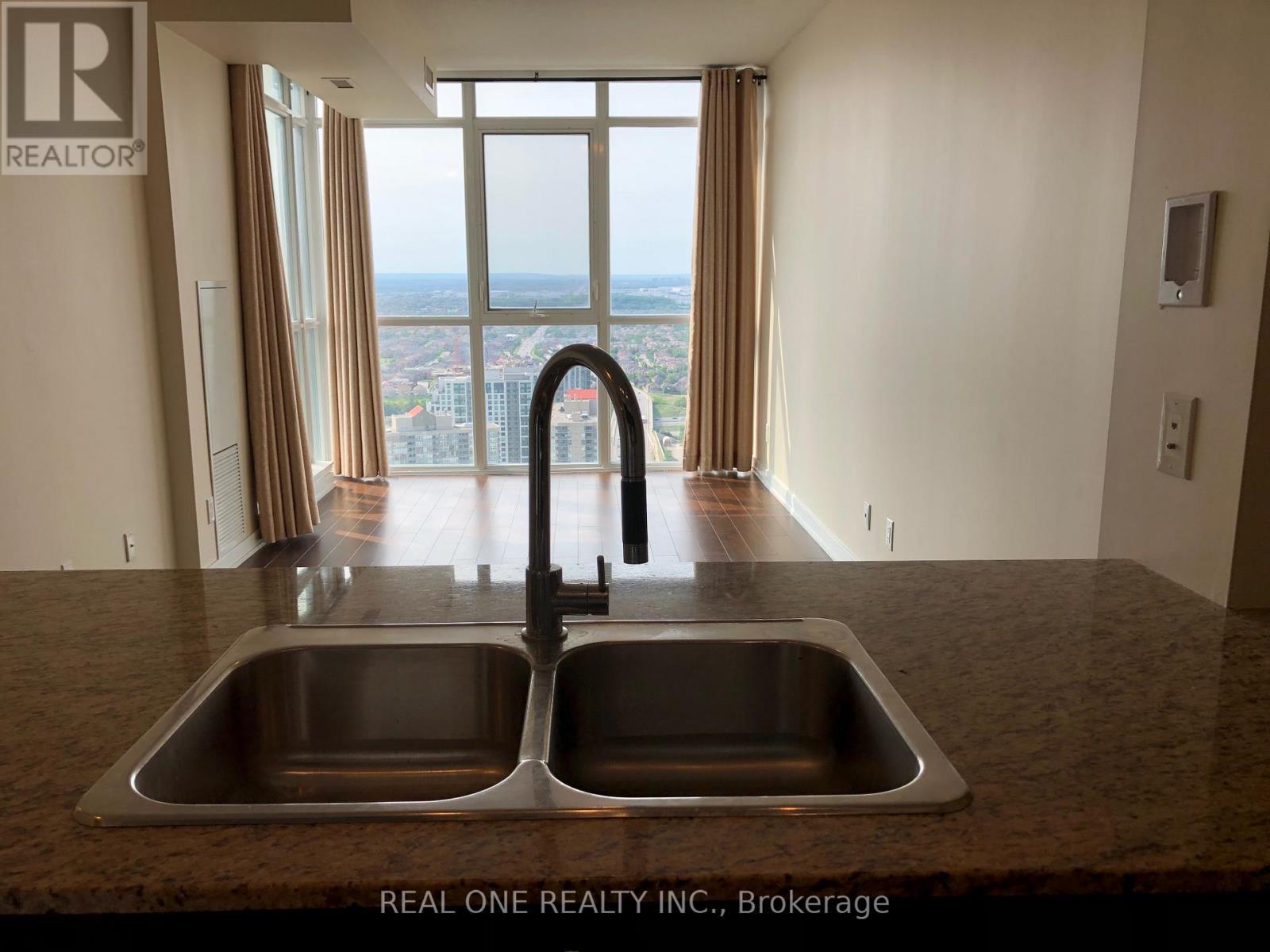 3908 - 4070 Confederation Parkway, Mississauga, ON - Indoor Photo Showing Kitchen With Double Sink