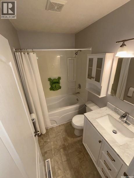1013 Grayson Crescent, Moose Jaw, SK - Indoor Photo Showing Bathroom