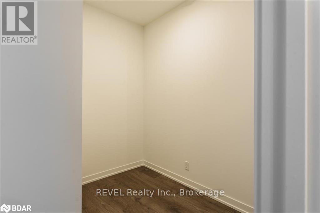 Main 4pc - 39 Mary Street, Barrie, ON - Indoor Photo Showing Other Room