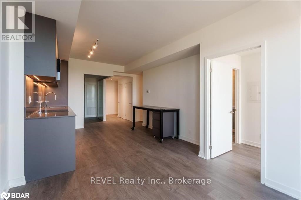 39 Mary Street, Barrie, ON - Indoor Photo Showing Other Room