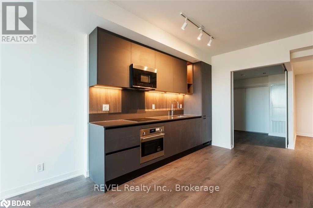 39 Mary Street, Barrie, ON - Indoor Photo Showing Kitchen