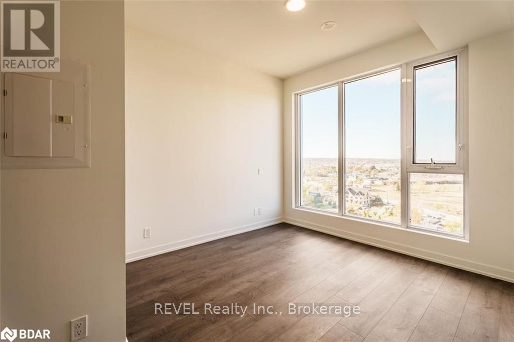 39 Mary Street, Barrie, ON - Indoor Photo Showing Other Room