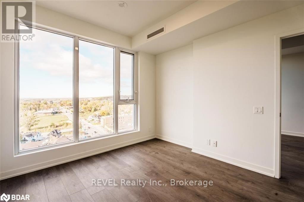 39 Mary Street, Barrie, ON - Indoor Photo Showing Other Room