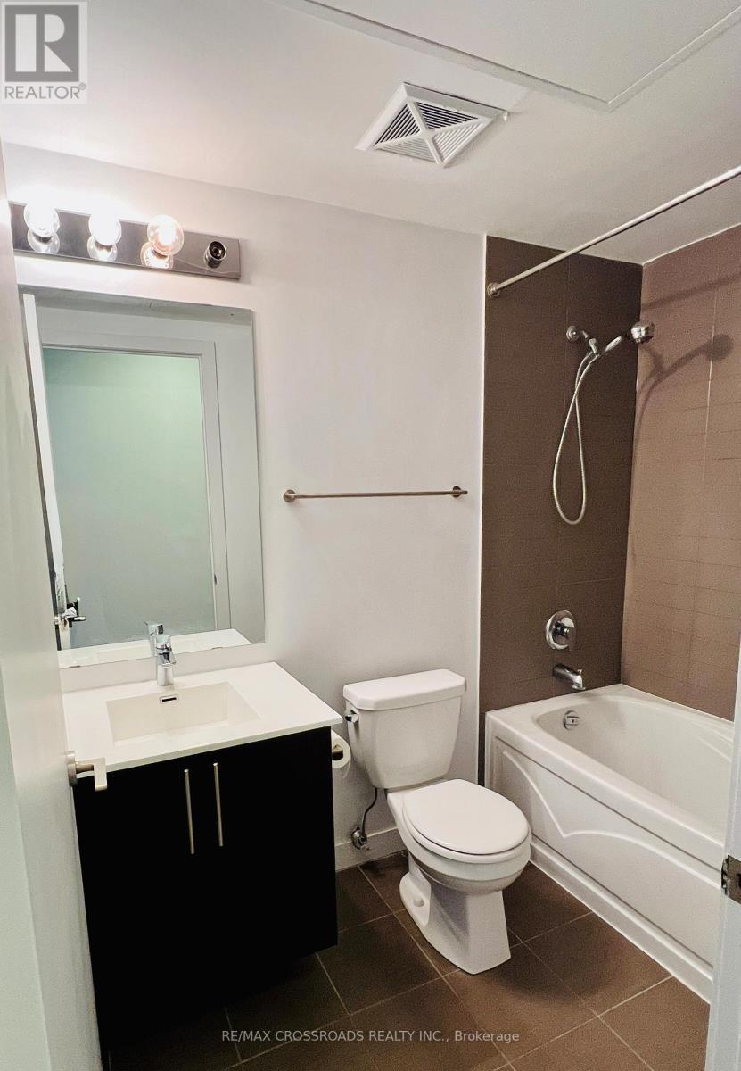 1301 - 60 Berwick Avenue, Toronto, ON - Indoor Photo Showing Bathroom