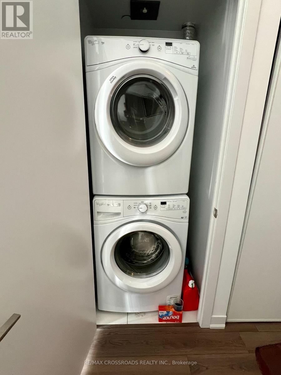 1301 - 60 Berwick Avenue, Toronto, ON - Indoor Photo Showing Laundry Room