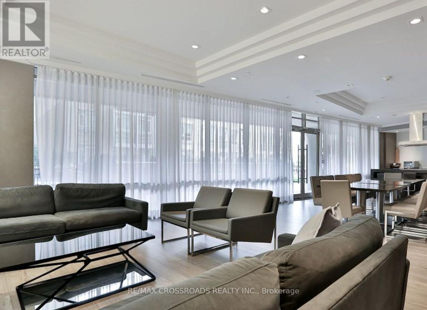 1301 - 60 Berwick Avenue, Toronto, ON - Indoor Photo Showing Living Room