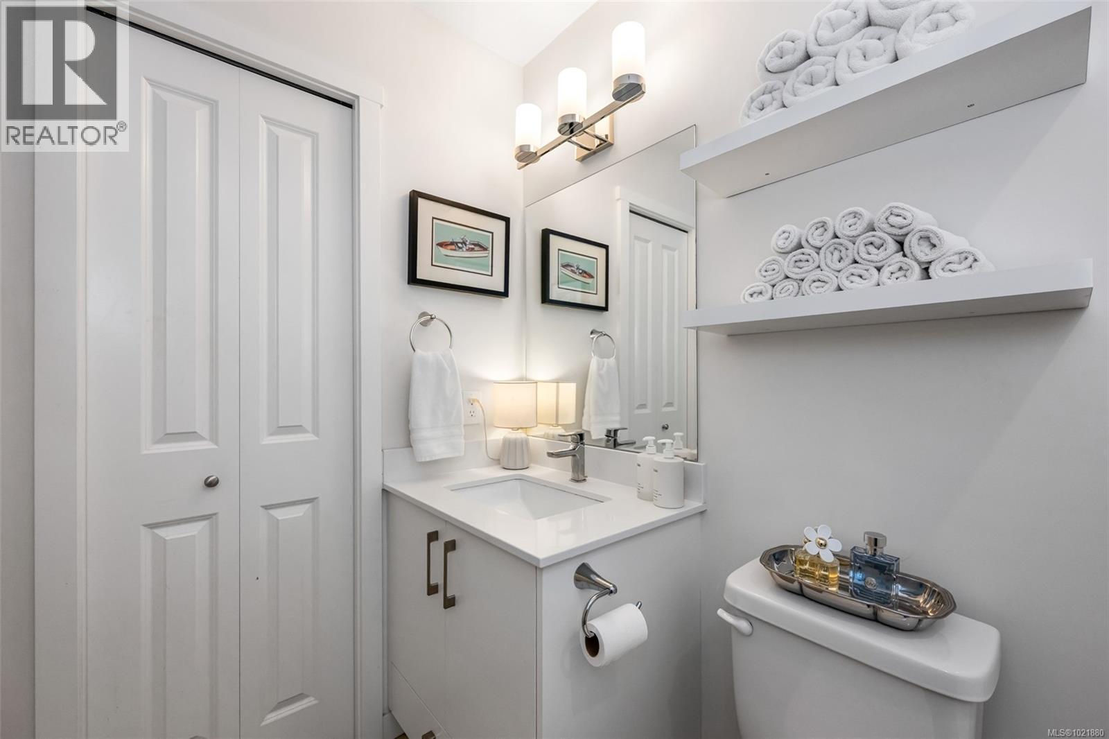 301 842 Orono Ave, Langford, BC - Indoor Photo Showing Bathroom
