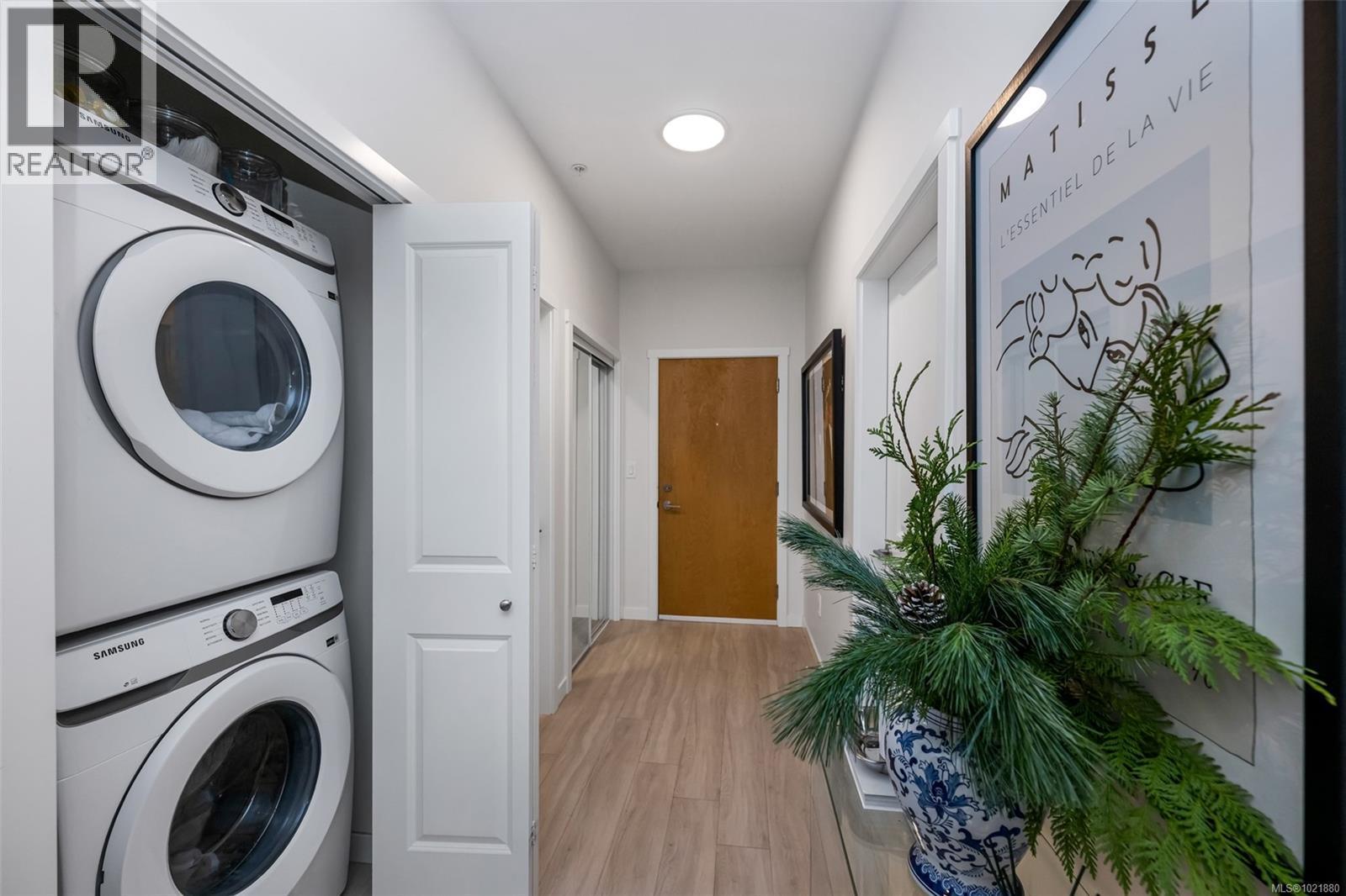 301 842 Orono Ave, Langford, BC - Indoor Photo Showing Laundry Room