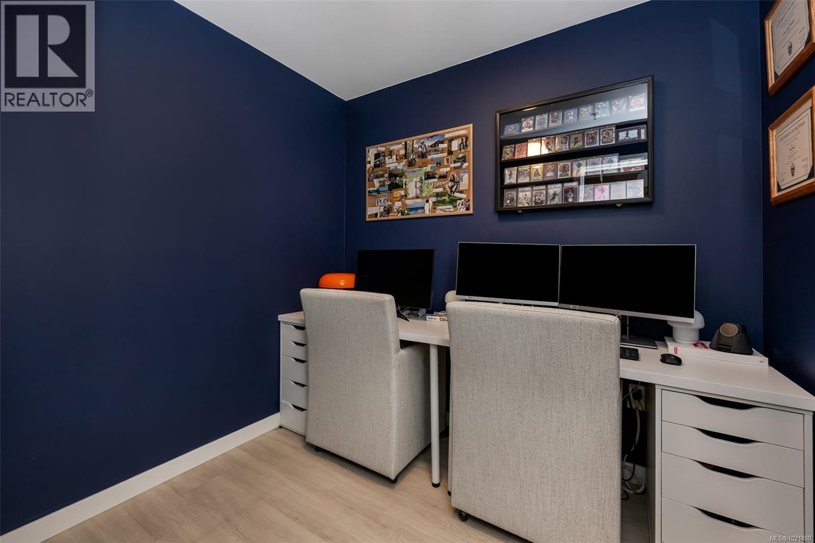 301 842 Orono Ave, Langford, BC - Indoor Photo Showing Office