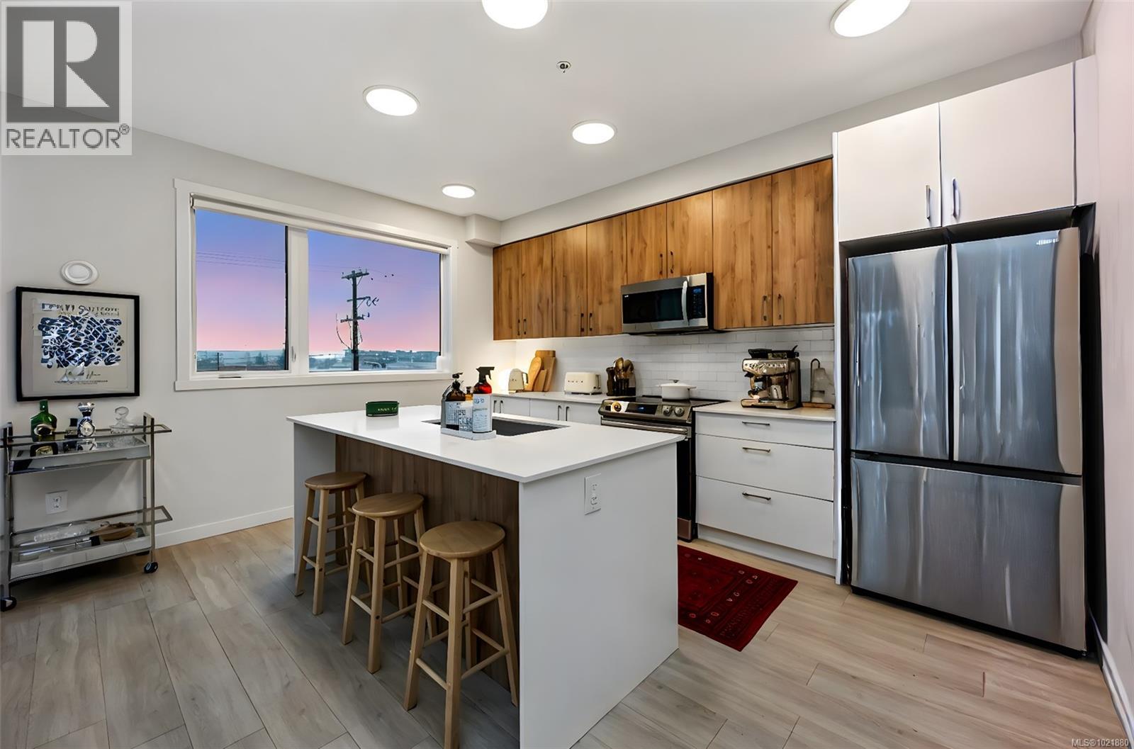 301 842 Orono Ave, Langford, BC - Indoor Photo Showing Kitchen