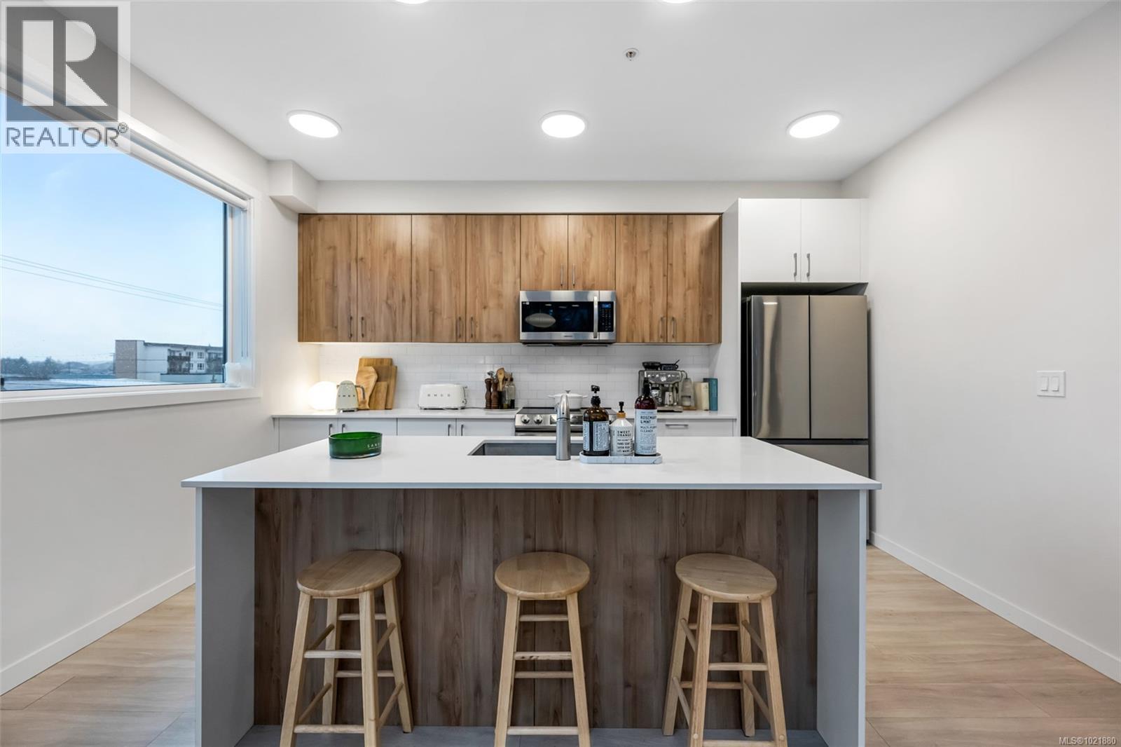 301 842 Orono Ave, Langford, BC - Indoor Photo Showing Kitchen