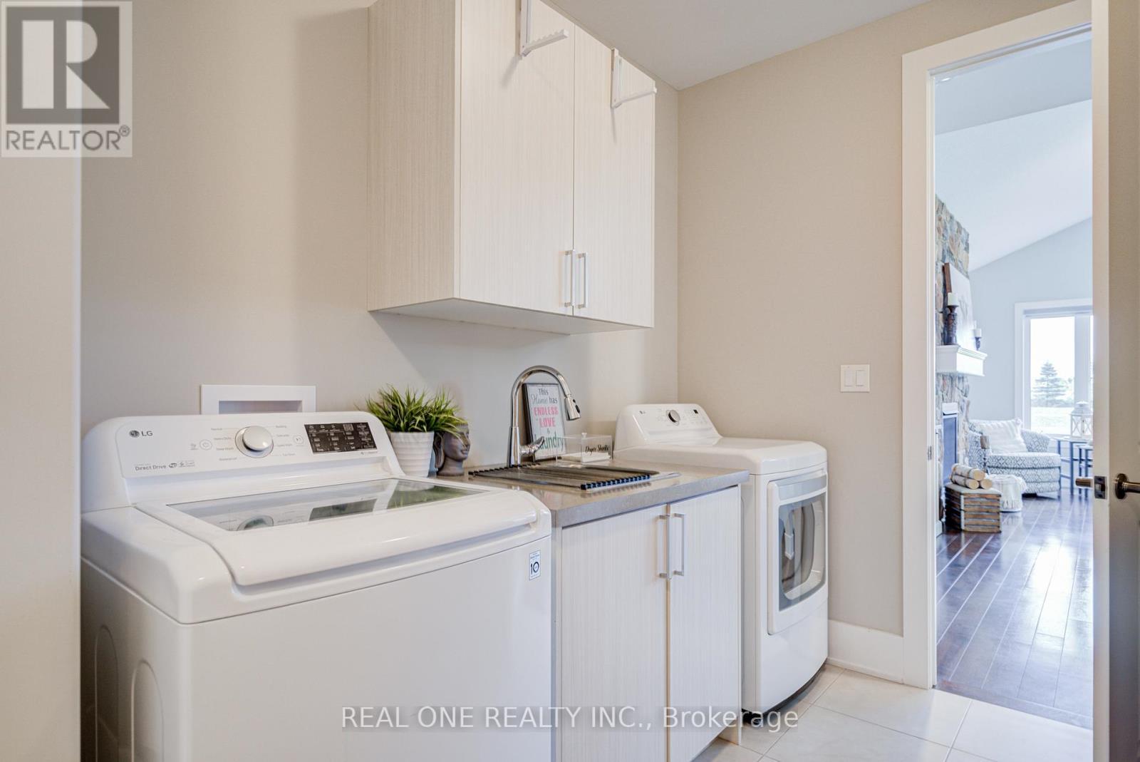 295 Sunnybrae Avenue, Innisfil, ON - Indoor Photo Showing Laundry Room