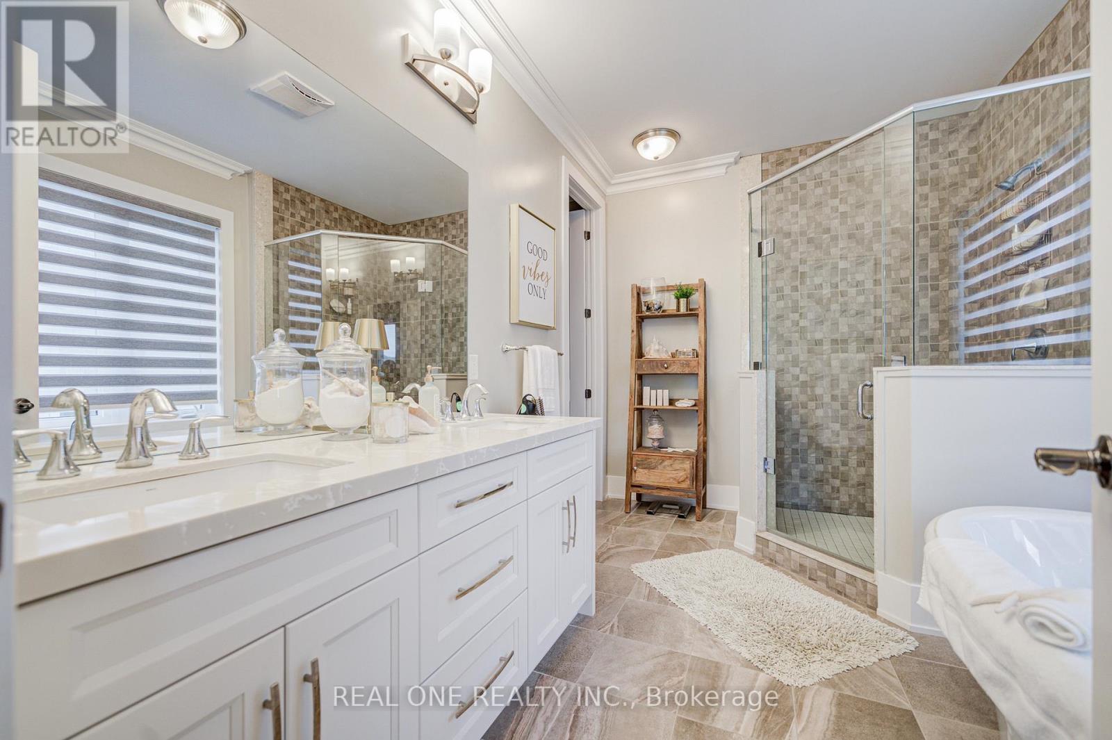 295 Sunnybrae Avenue, Innisfil, ON - Indoor Photo Showing Bathroom