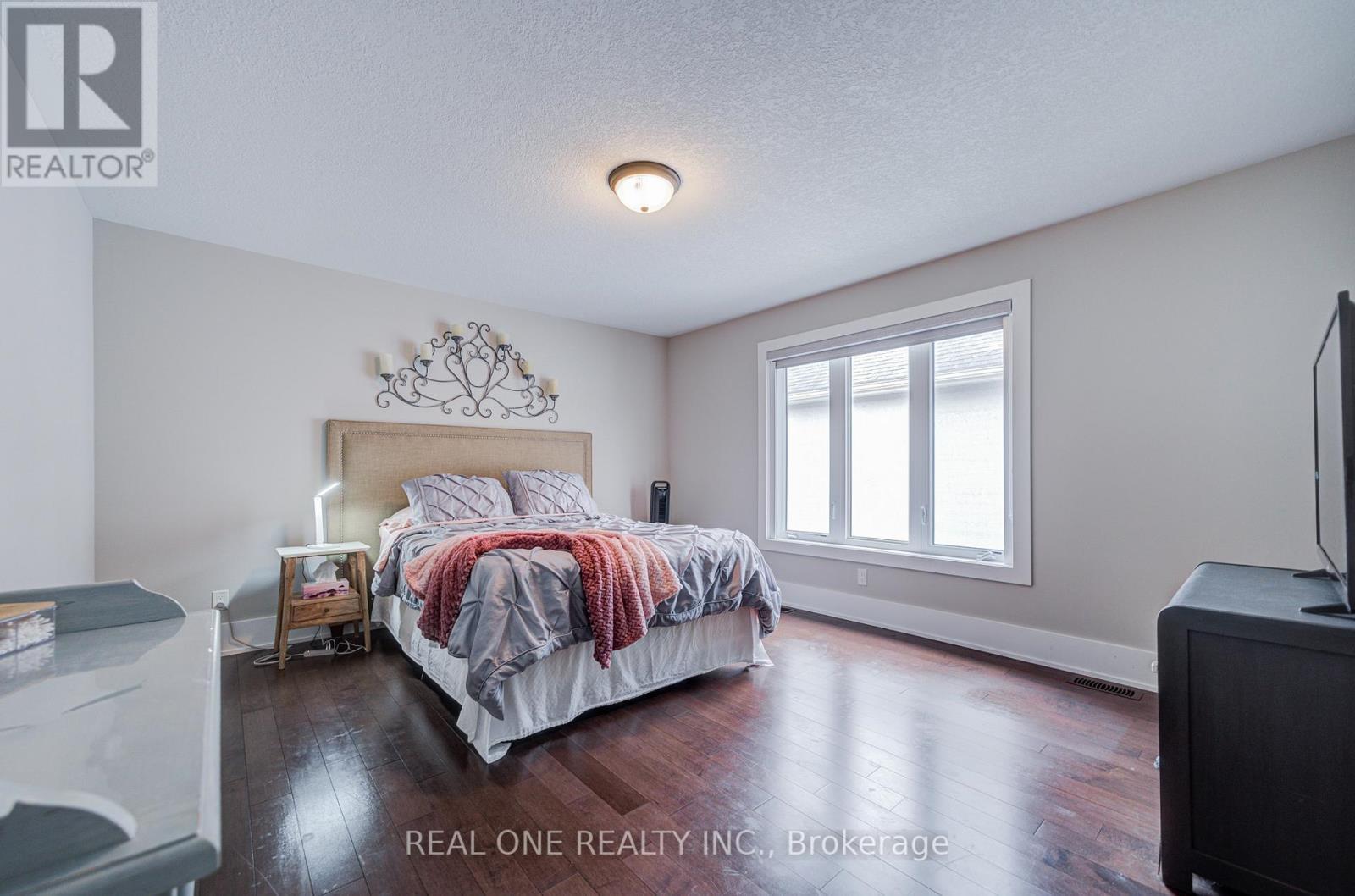 295 Sunnybrae Avenue, Innisfil, ON - Indoor Photo Showing Bedroom