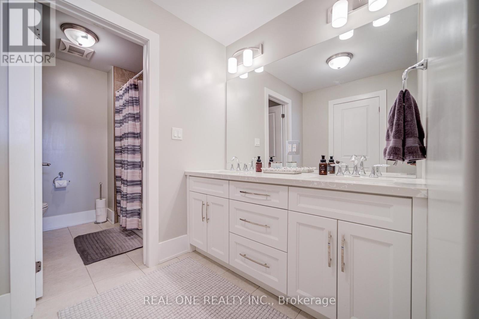 295 Sunnybrae Avenue, Innisfil, ON - Indoor Photo Showing Bathroom