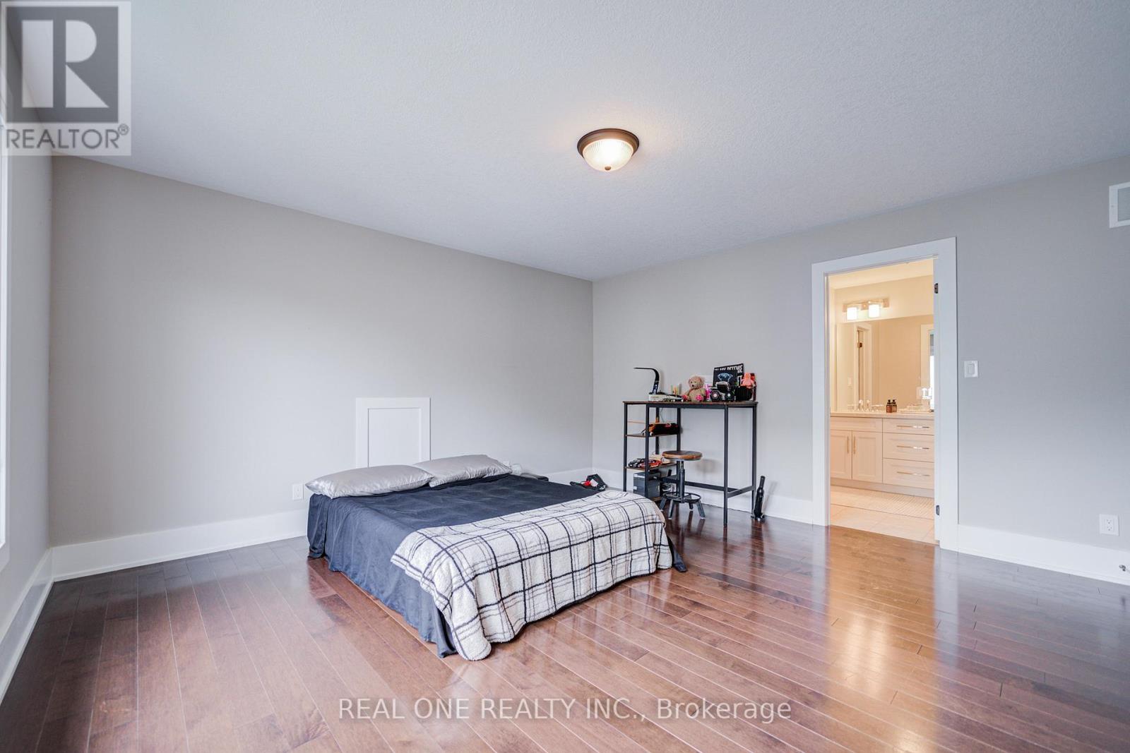295 Sunnybrae Avenue, Innisfil, ON - Indoor Photo Showing Bedroom
