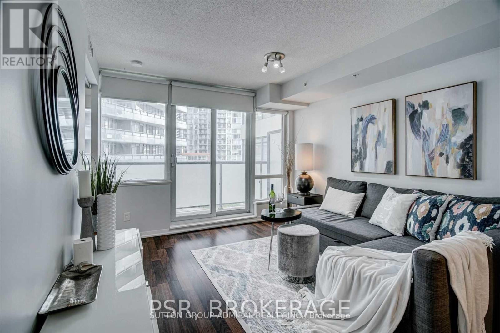 520 - 20 Joe Shuster Way, Toronto, ON - Indoor Photo Showing Living Room
