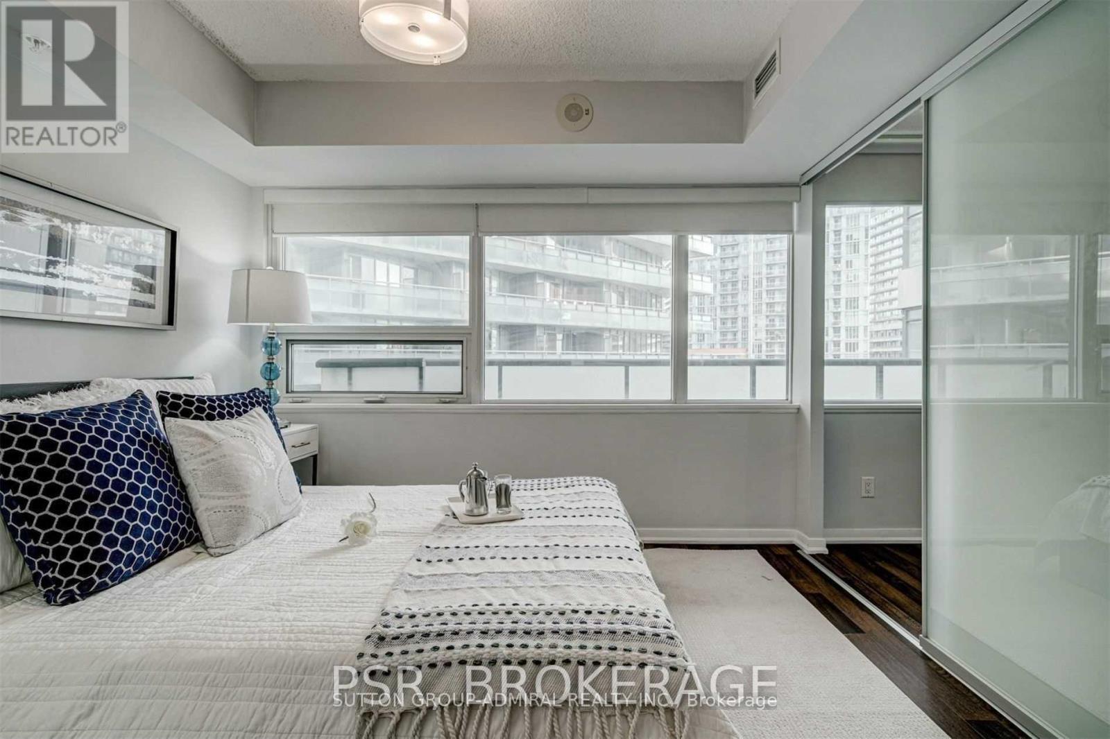 520 - 20 Joe Shuster Way, Toronto, ON - Indoor Photo Showing Bedroom