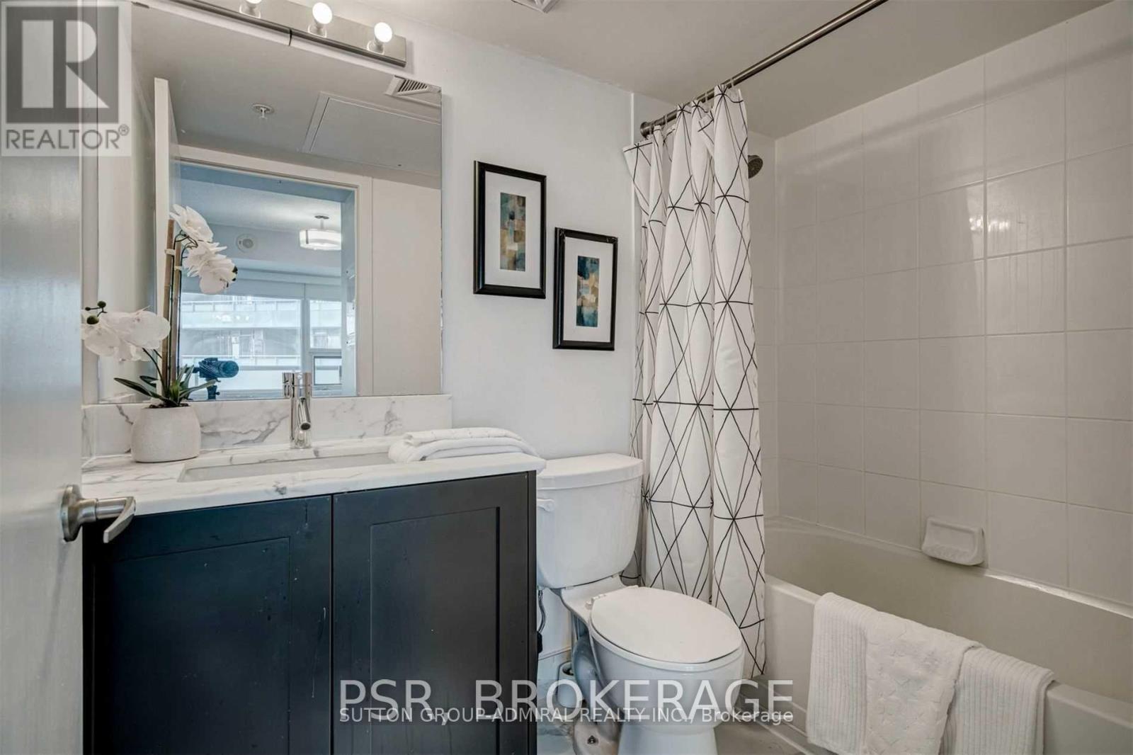 520 - 20 Joe Shuster Way, Toronto, ON - Indoor Photo Showing Bathroom