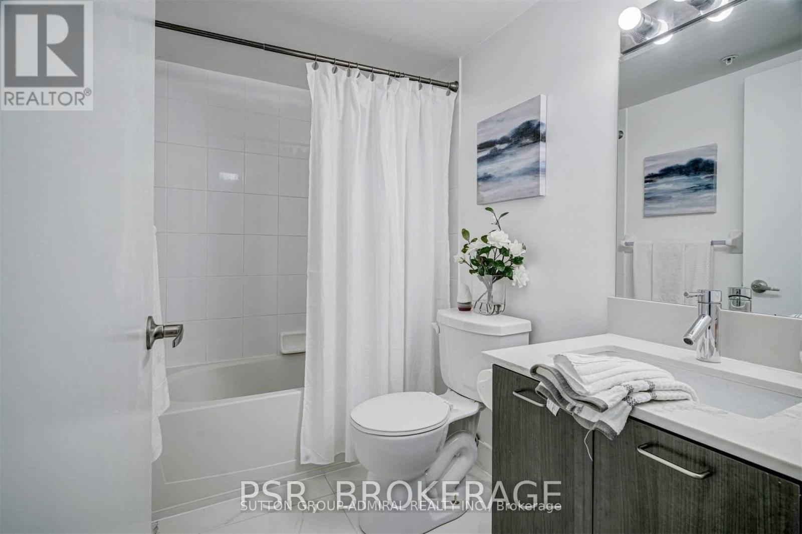 520 - 20 Joe Shuster Way, Toronto, ON - Indoor Photo Showing Bathroom
