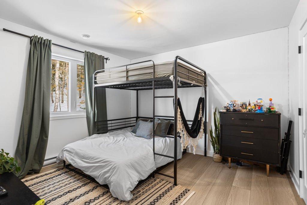 Chambre à coucher - 4701 - 4703 Rue Du Gai-Luron, Sainte-Adèle, QC - Indoor Photo Showing Bedroom
