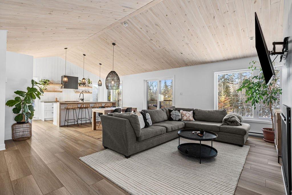 Vue d'ensemble - 4701 - 4703 Rue Du Gai-Luron, Sainte-Adèle, QC - Indoor Photo Showing Living Room