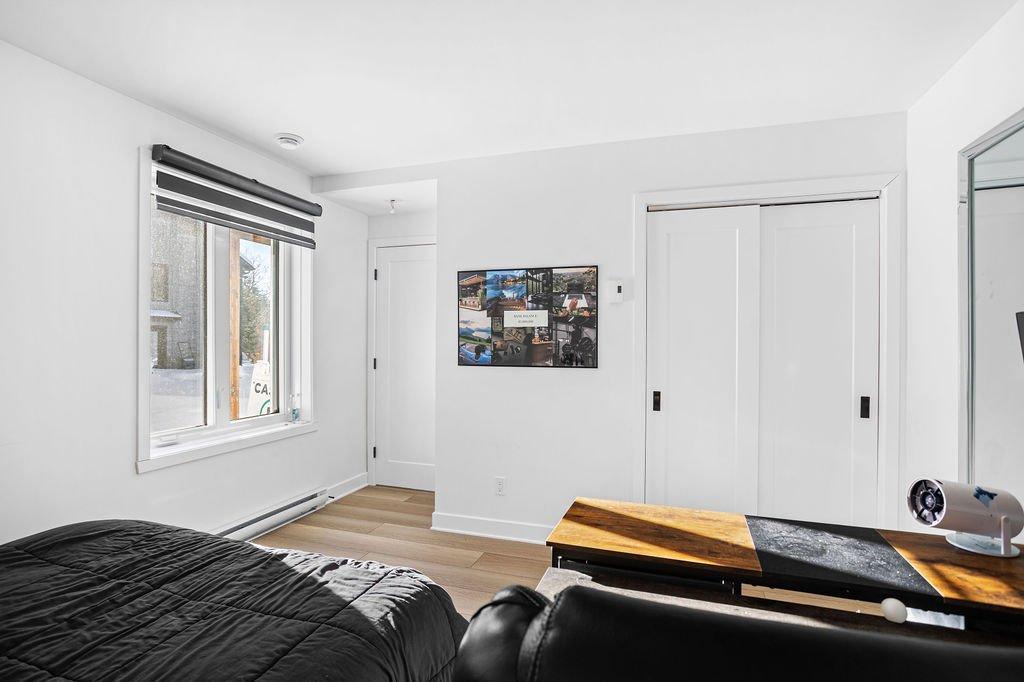 Chambre à coucher principale - 4701 - 4703 Rue Du Gai-Luron, Sainte-Adèle, QC - Indoor Photo Showing Bedroom
