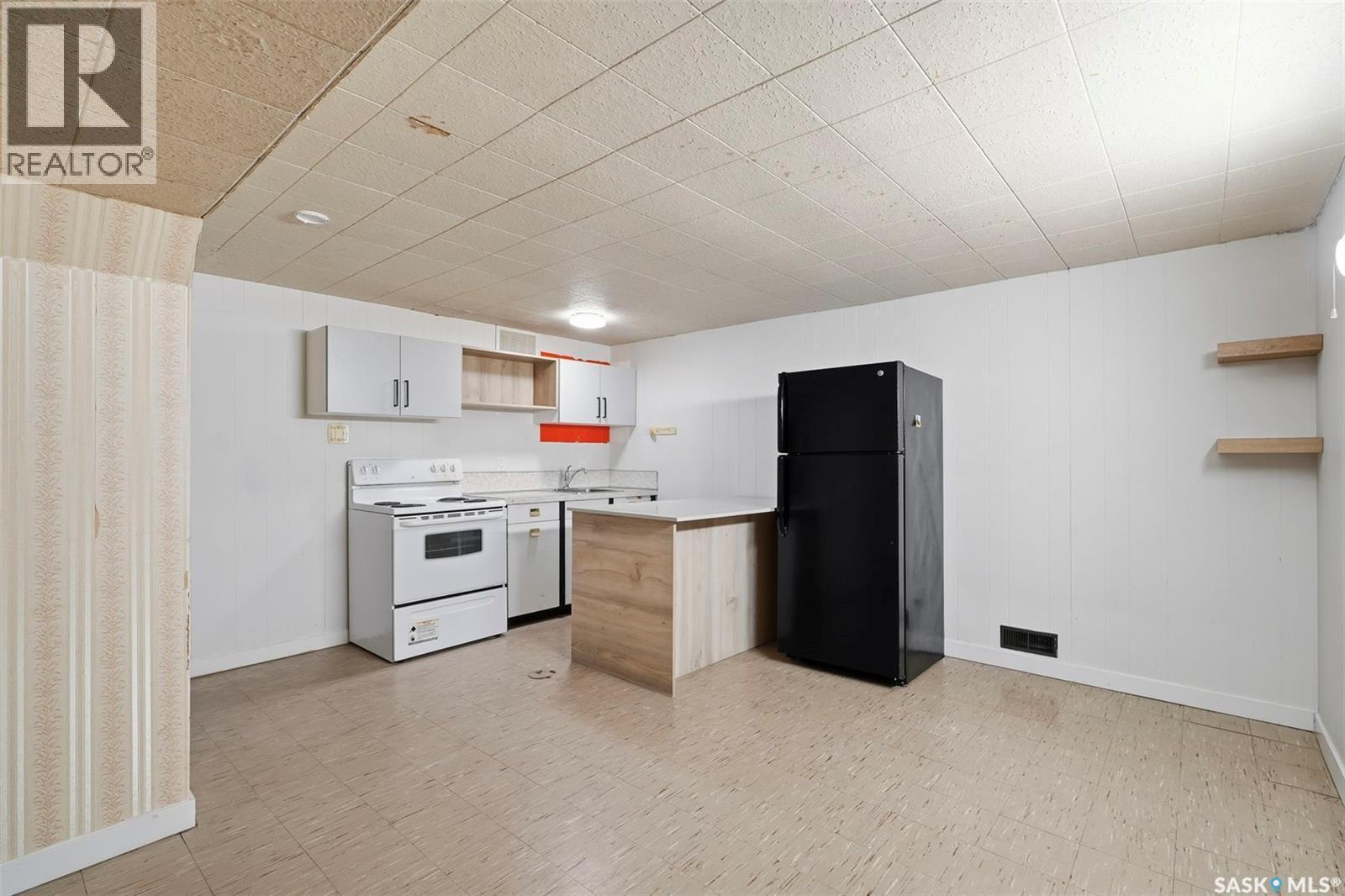 3020 14Th Street E, Saskatoon, SK - Indoor Photo Showing Kitchen