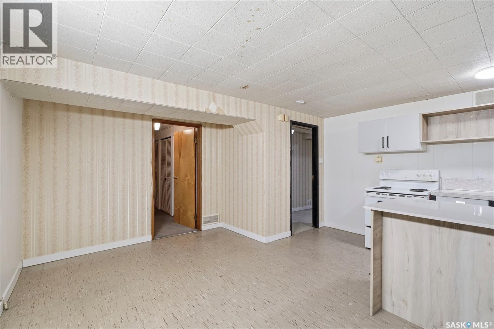 3020 14Th Street E, Saskatoon, SK - Indoor Photo Showing Kitchen
