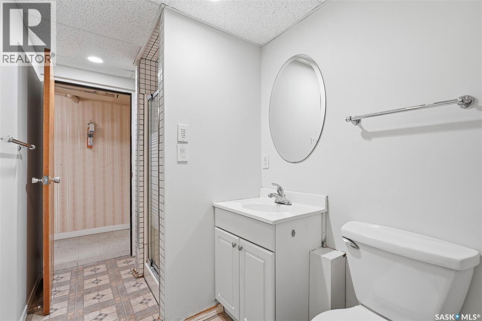 3020 14Th Street E, Saskatoon, SK - Indoor Photo Showing Bathroom