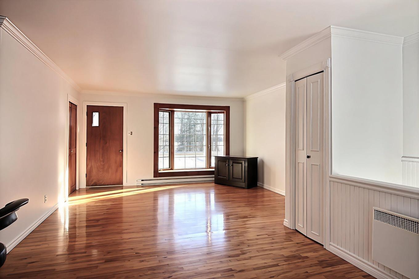 Living room - 30 Route Du Canton, Brownsburg-Chatham, QC - Indoor Photo Showing Other Room