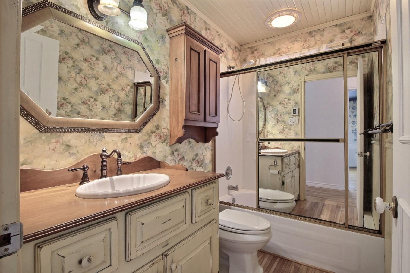 Bathroom - 30 Route Du Canton, Brownsburg-Chatham, QC - Indoor Photo Showing Bathroom