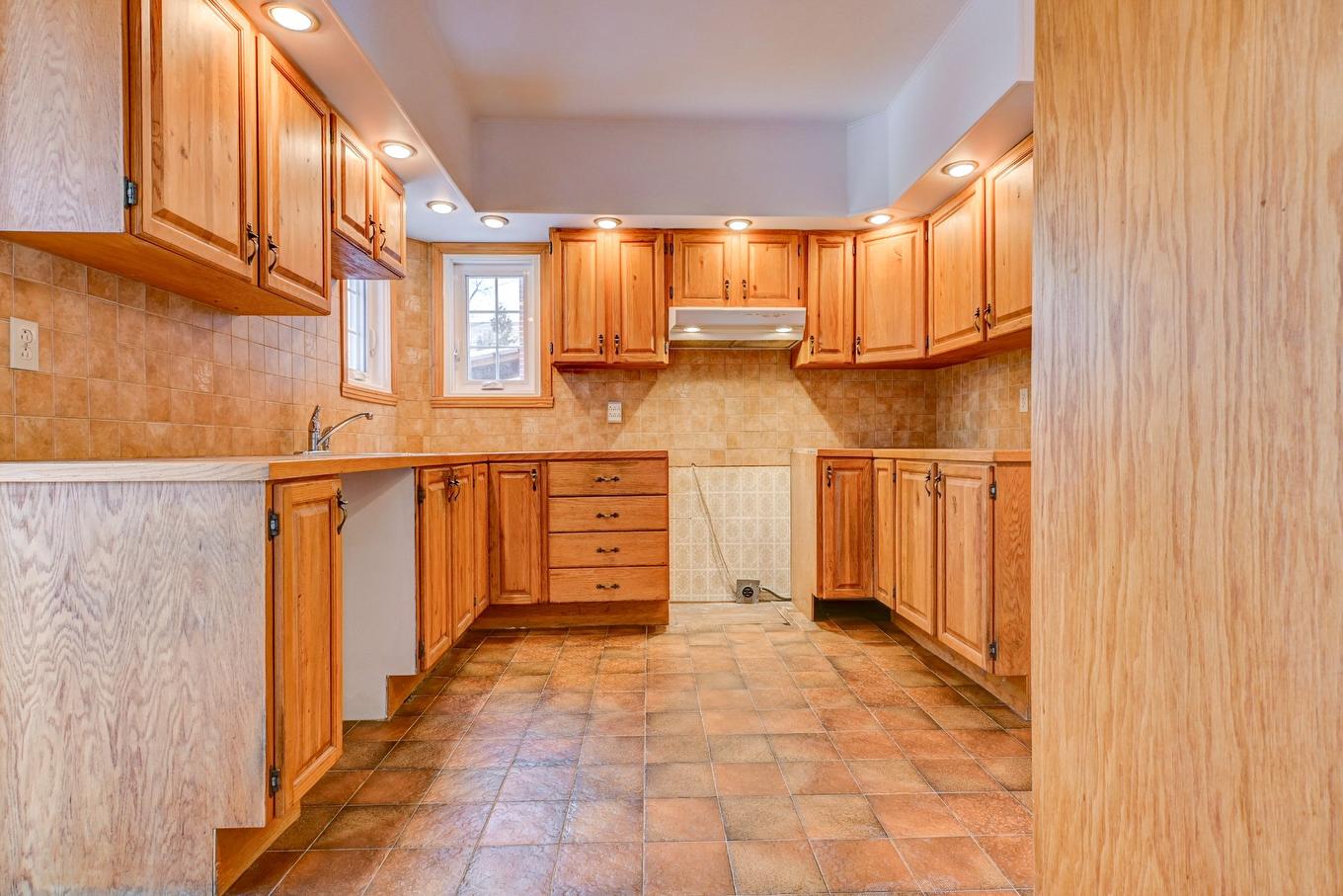 Kitchen - 10202 Rue Berri, Montréal (Ahuntsic-Cartierville), QC - Indoor Photo Showing Kitchen
