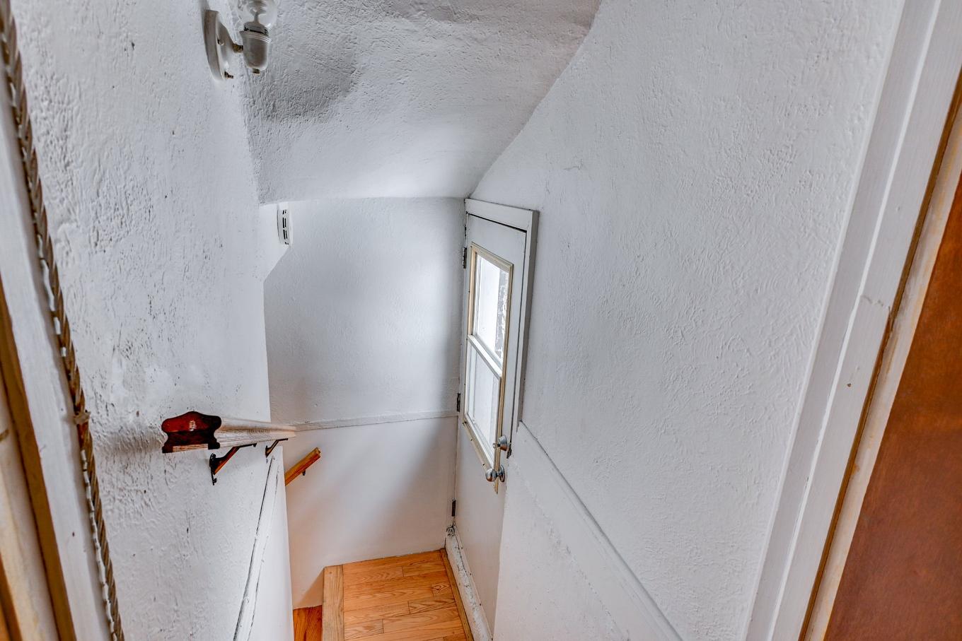 Staircase - 10202 Rue Berri, Montréal (Ahuntsic-Cartierville), QC - Indoor Photo Showing Other Room