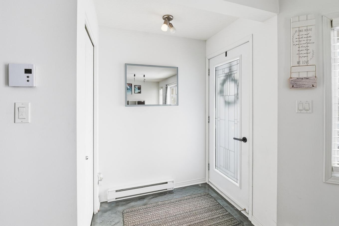 Hall d'entrée/Vestibule - 1571 Ch. De Montréal O., Gatineau (Masson-Angers), QC - Indoor Photo Showing Other Room